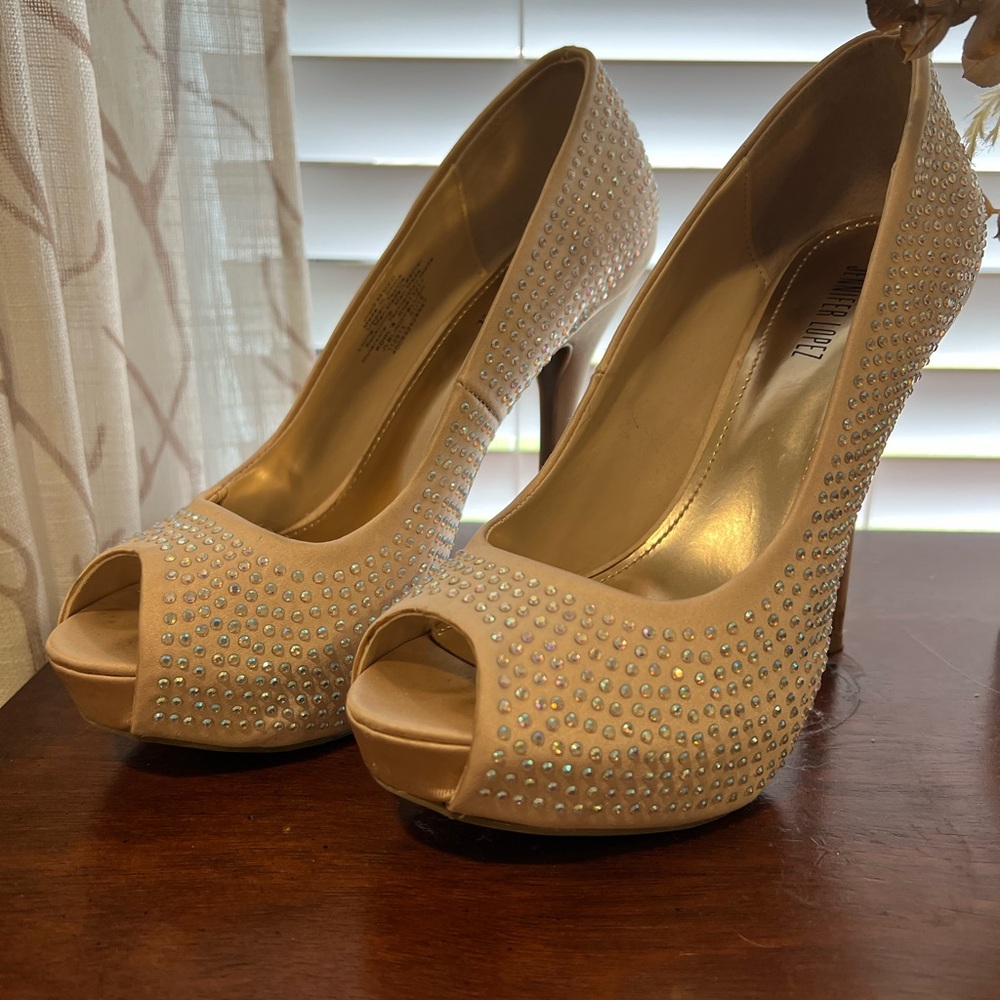 Jennifer Lopez Sparkling Beige Peep-Toe Platform Pumps